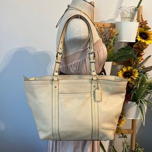 Coach East West F13098 Gallery Cream Beige Tan Leather Tote Adjustable Straps